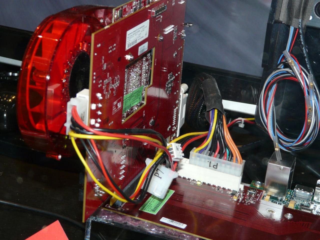 [01/10/2008] Auf der Ceatec Japan präsentierte AMD eine Mobility Radeon HD 4000. (Bild: pc.watch.jp)