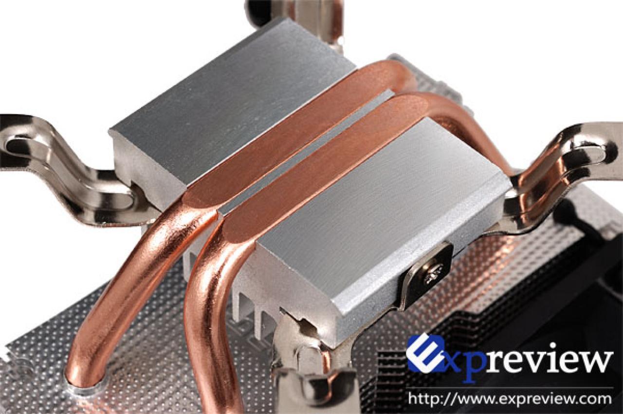 [20/10/2008] Zwei Heatpipes haben direkten Kontakt zur CPU. (Bild: Expreview)