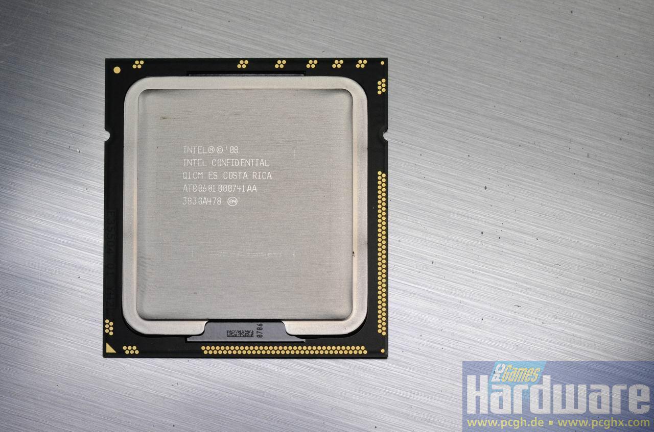 [15/10/2008] Gut zu erkennen: die Nehalem-CPU ist ein Engineering Sample