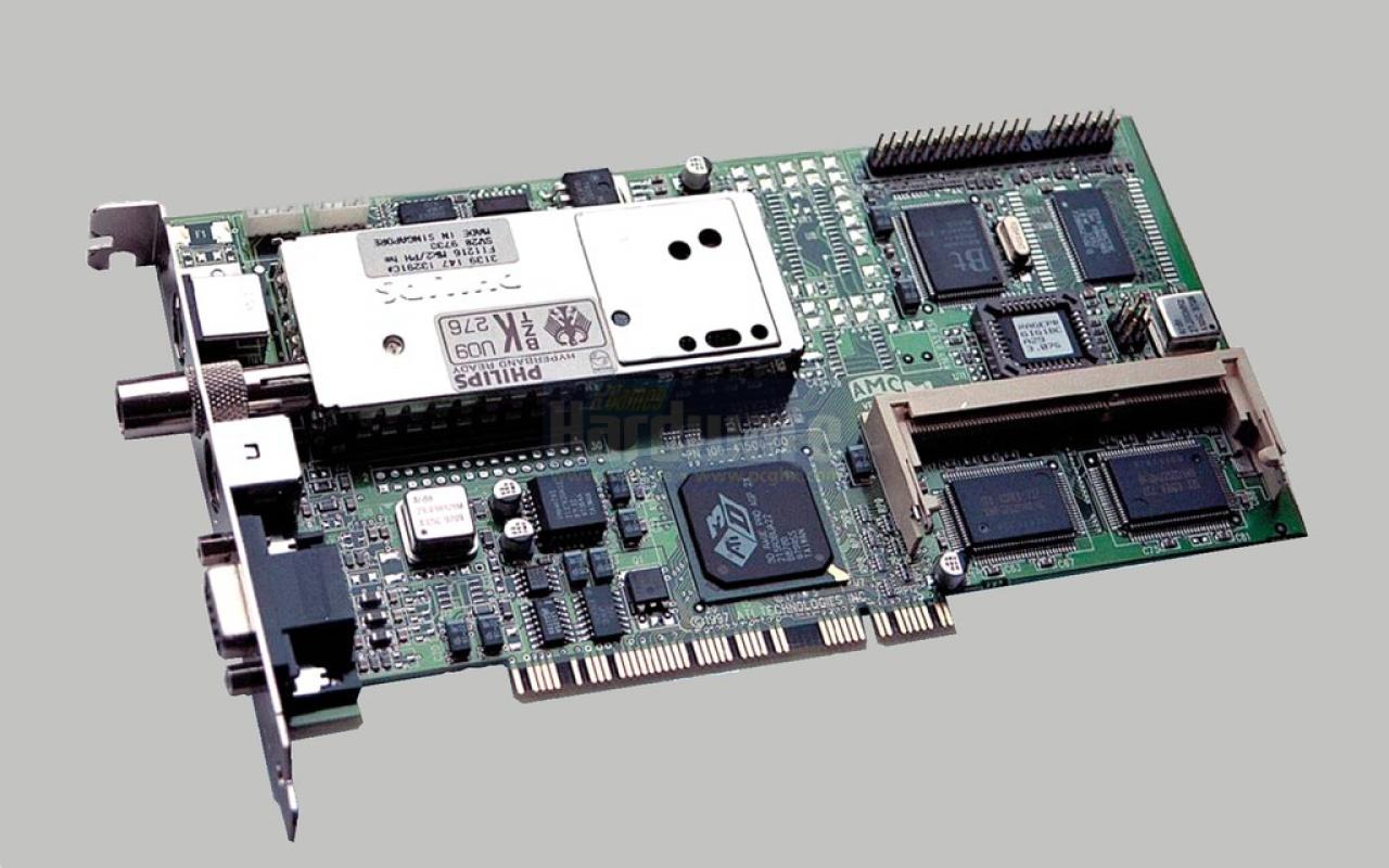 [27/11/2008] Die erste Generation von 3D-Chips von Ati: Im Bild eine auf dem Rage Pro AGP basierende Rage3D All-in-Wonder Pro mit TV-Tuner von 1998.