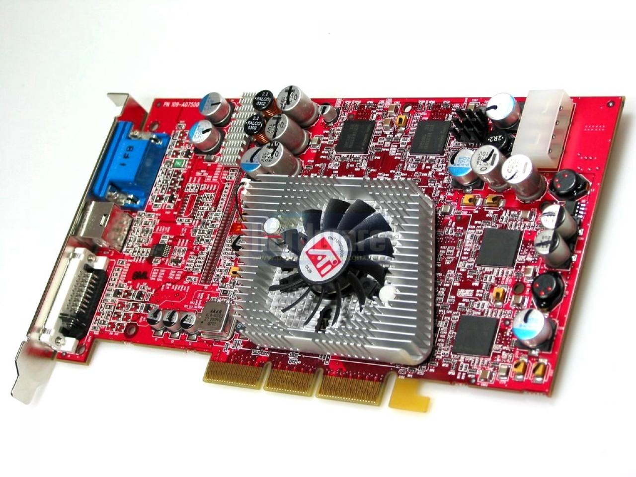 [27/11/2008] Radeon 9800 Pro (2003): Refresh des R300, R350 genannt. 150 Nanometer-Technologie, hohe Taktraten. Zusätzliche Version mit 256 MiB GDDR2-RAM.