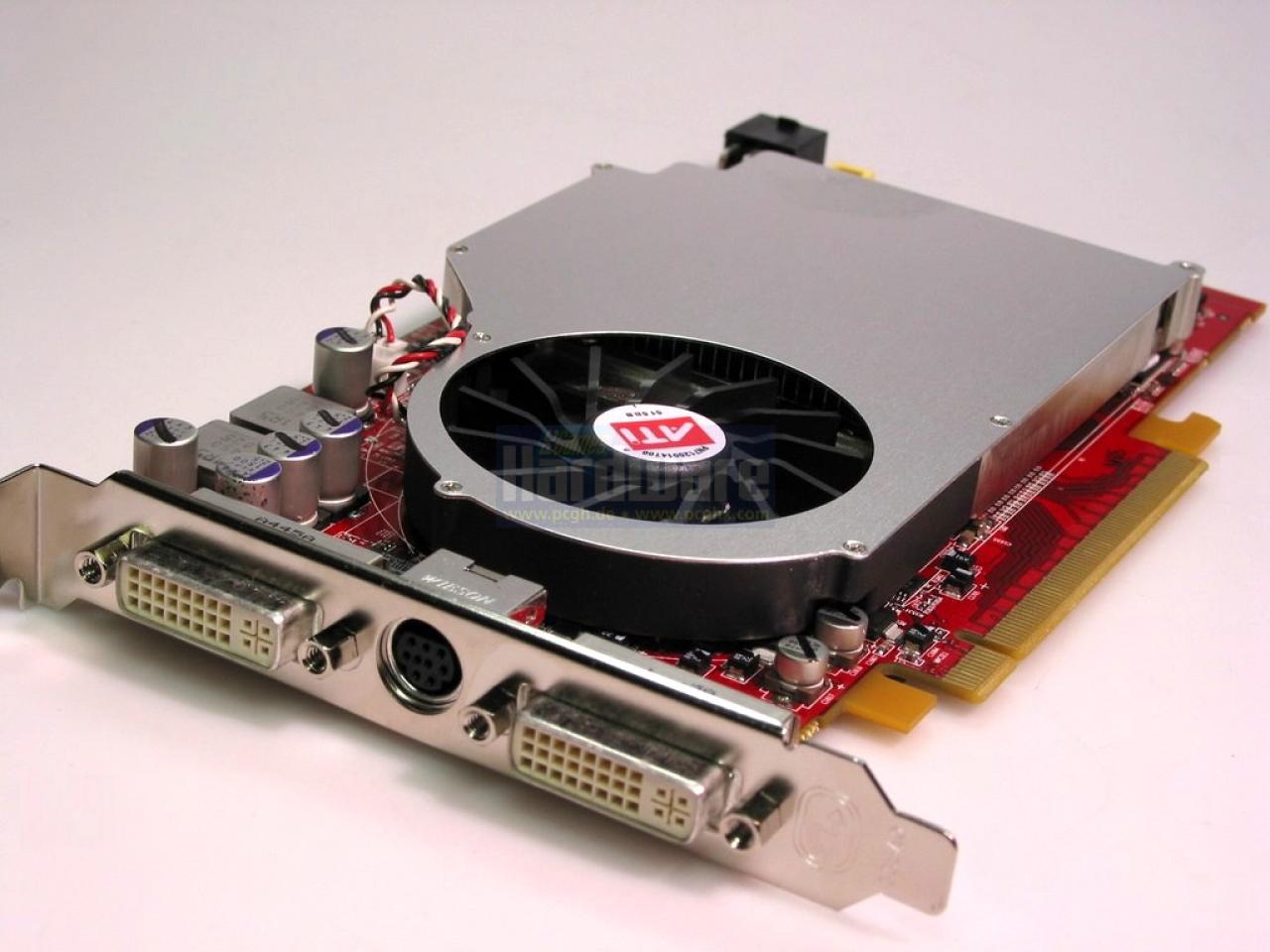 [27/11/2008] Radeon X800 XL: Erste native PCI-Express-Chip dieser Leistungsklasse. Die-Shrink des R420 im 110-Nanometer-Prozess. Im Bild eine X800 XL mit 512 MiByte - ebenfalls eine Premiere bei den Konsumer-Karten.
