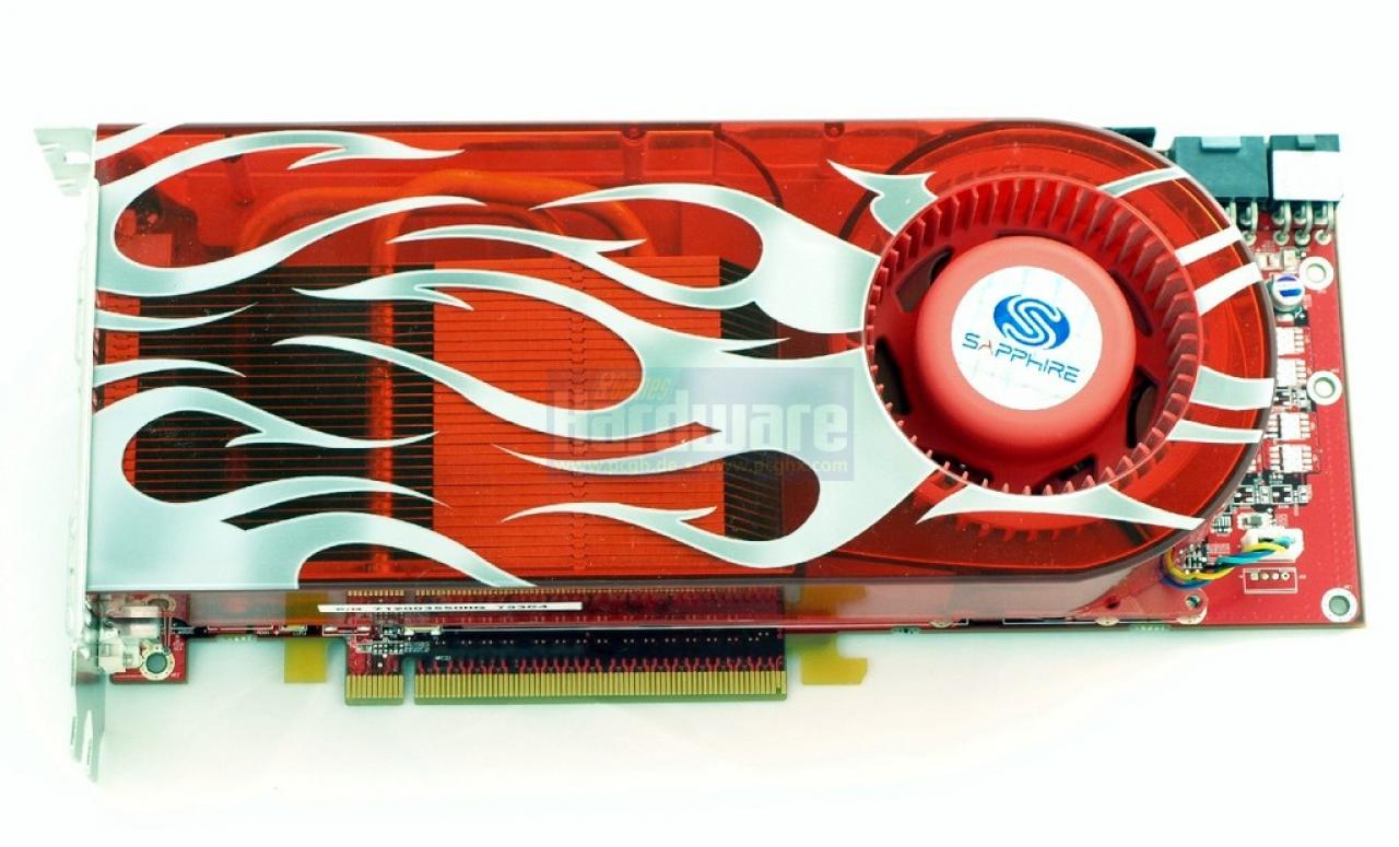 [27/11/2008] Radeon HD 2900 (2007): Erster DirectX-10-Chip von AMD, allerdings Probleme bei der Fertigung und den ROPs bzw. Kantenglättung. 320 Unified-Shader-ALUs. Exorbitante Speicherbandbreite (512-Bit-Bus), trotzdem kaum Chancen gegen Nvidias Grafikkarten der 8800er-Serie.
