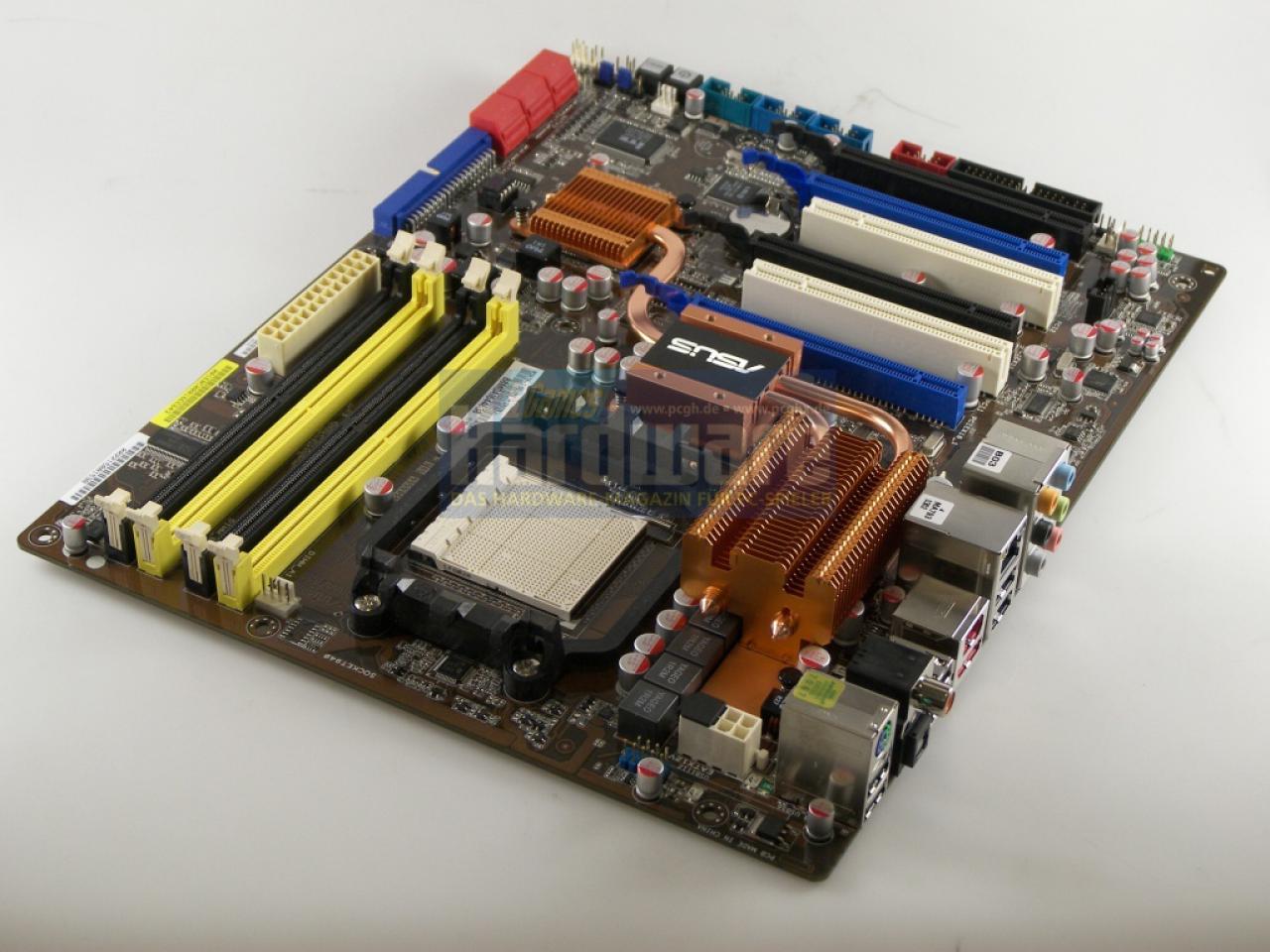 [28/11/2008] Unterstützt bereits den Phenom II: Asus M3A79-T Deluxe (Chipsatz: 790FX, Bild: PCGH)