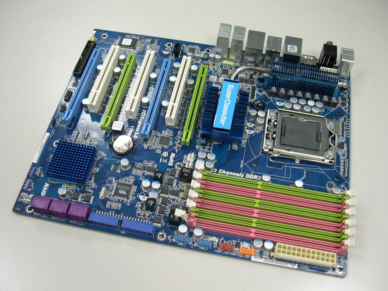 [17/11/2008] Asrock Supercomputer