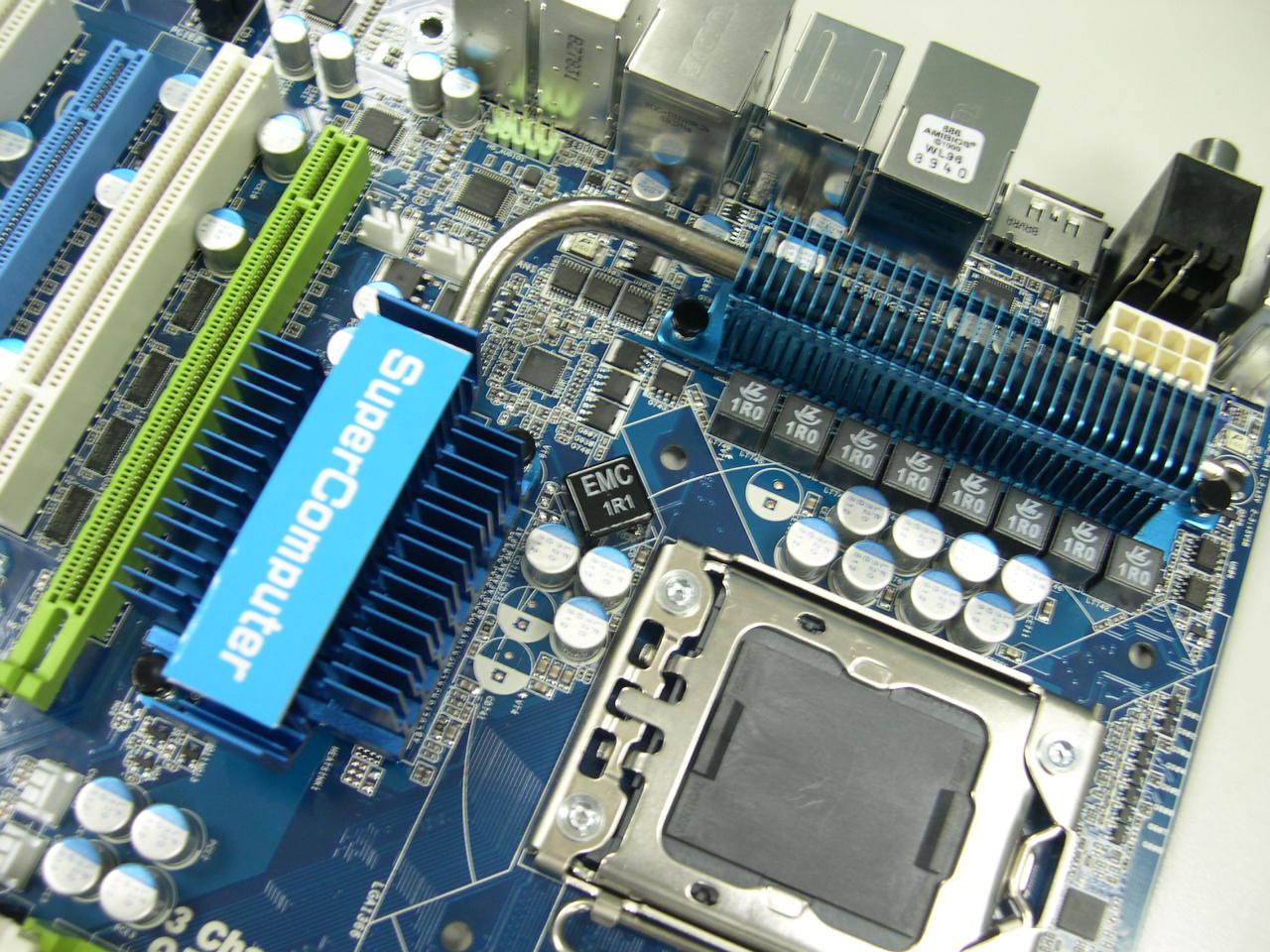 [17/11/2008] Asrock Supercomputer
