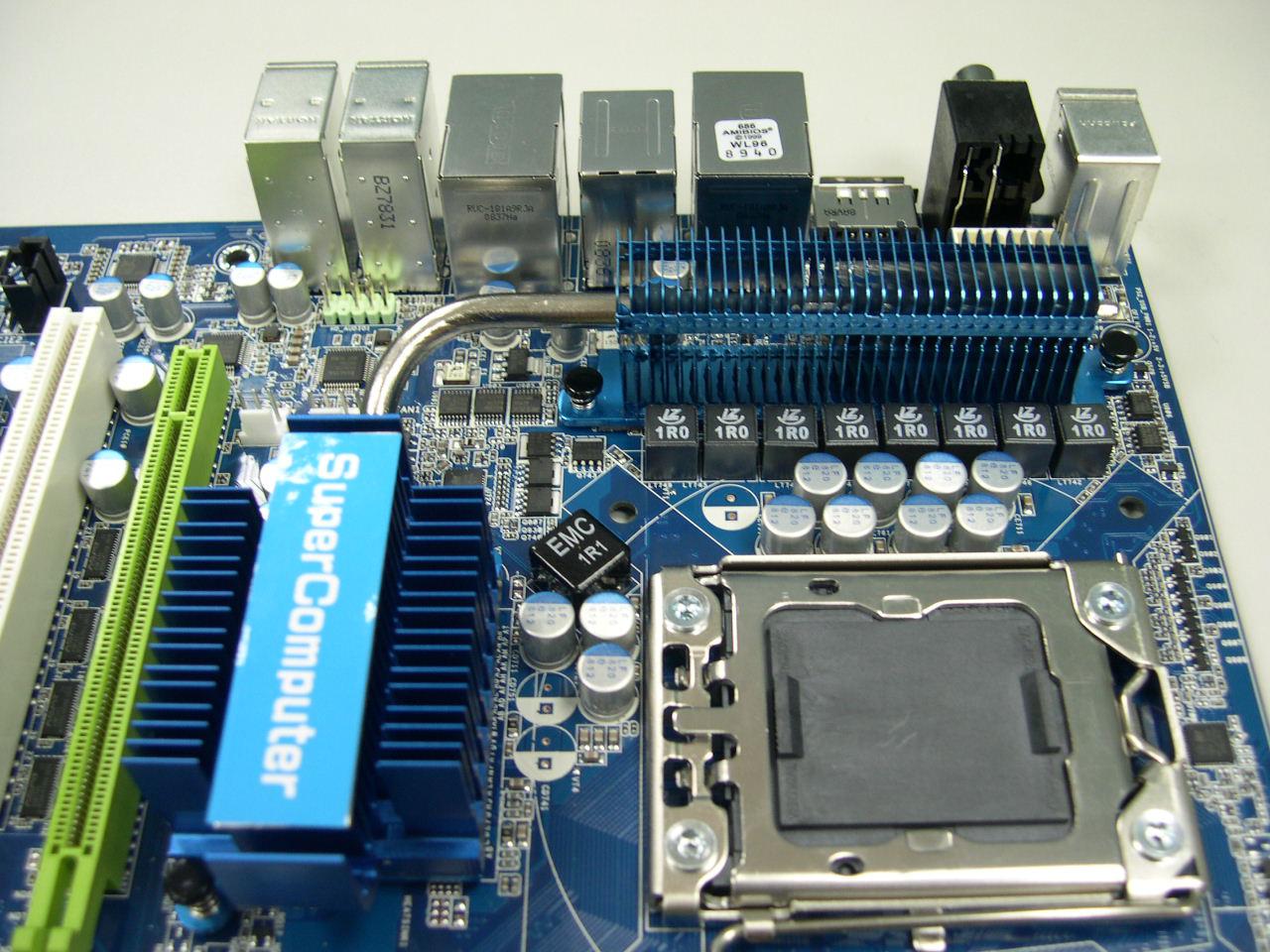 [17/11/2008] Asrock Supercomputer