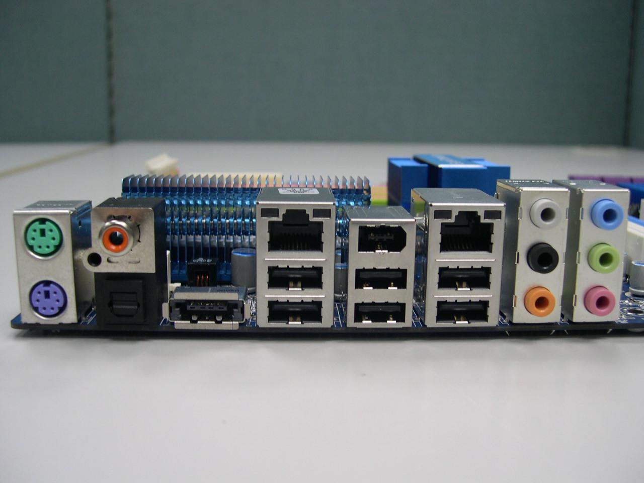 [17/11/2008] Asrock Supercomputer