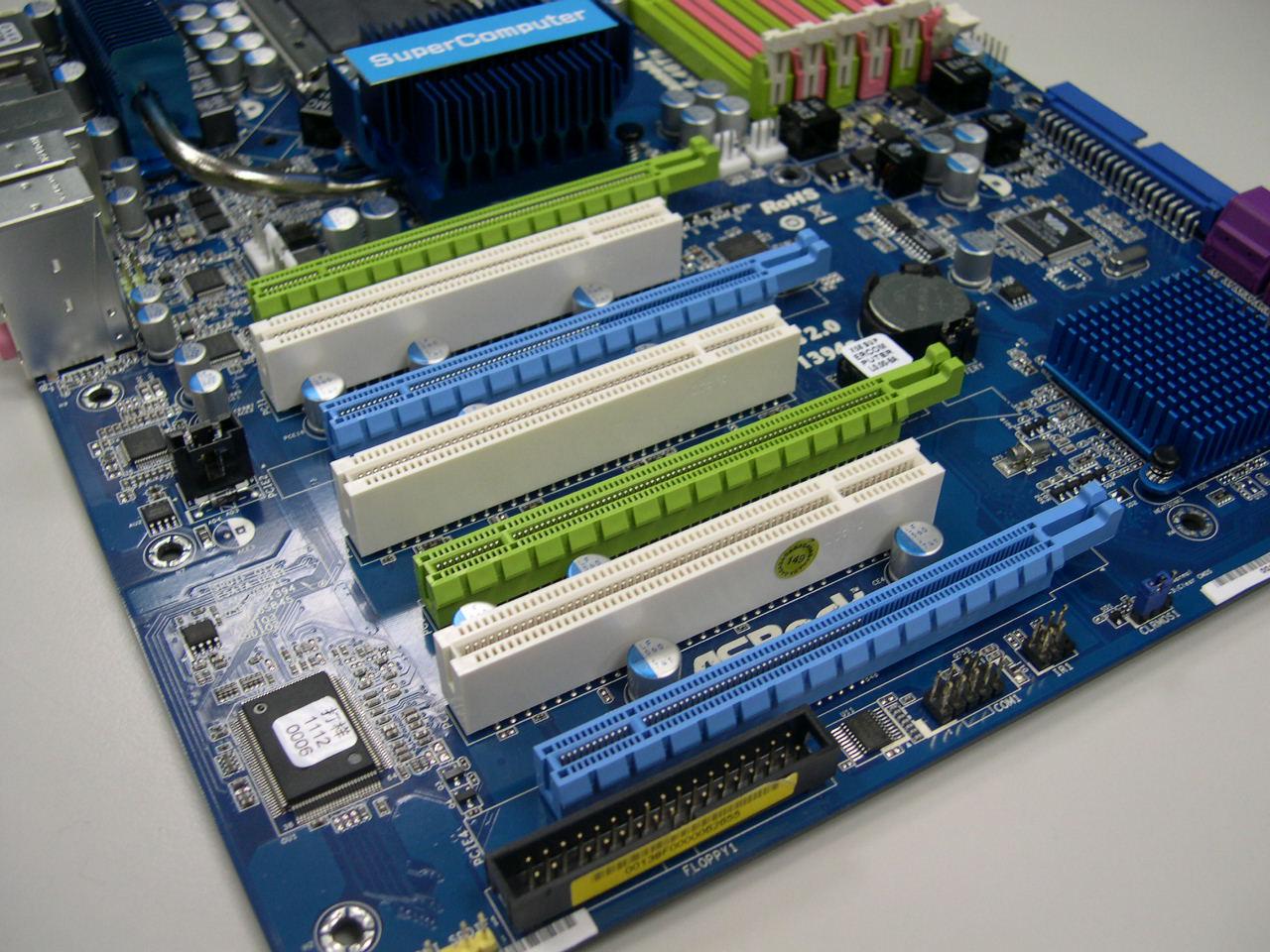 [17/11/2008] Asrock Supercomputer