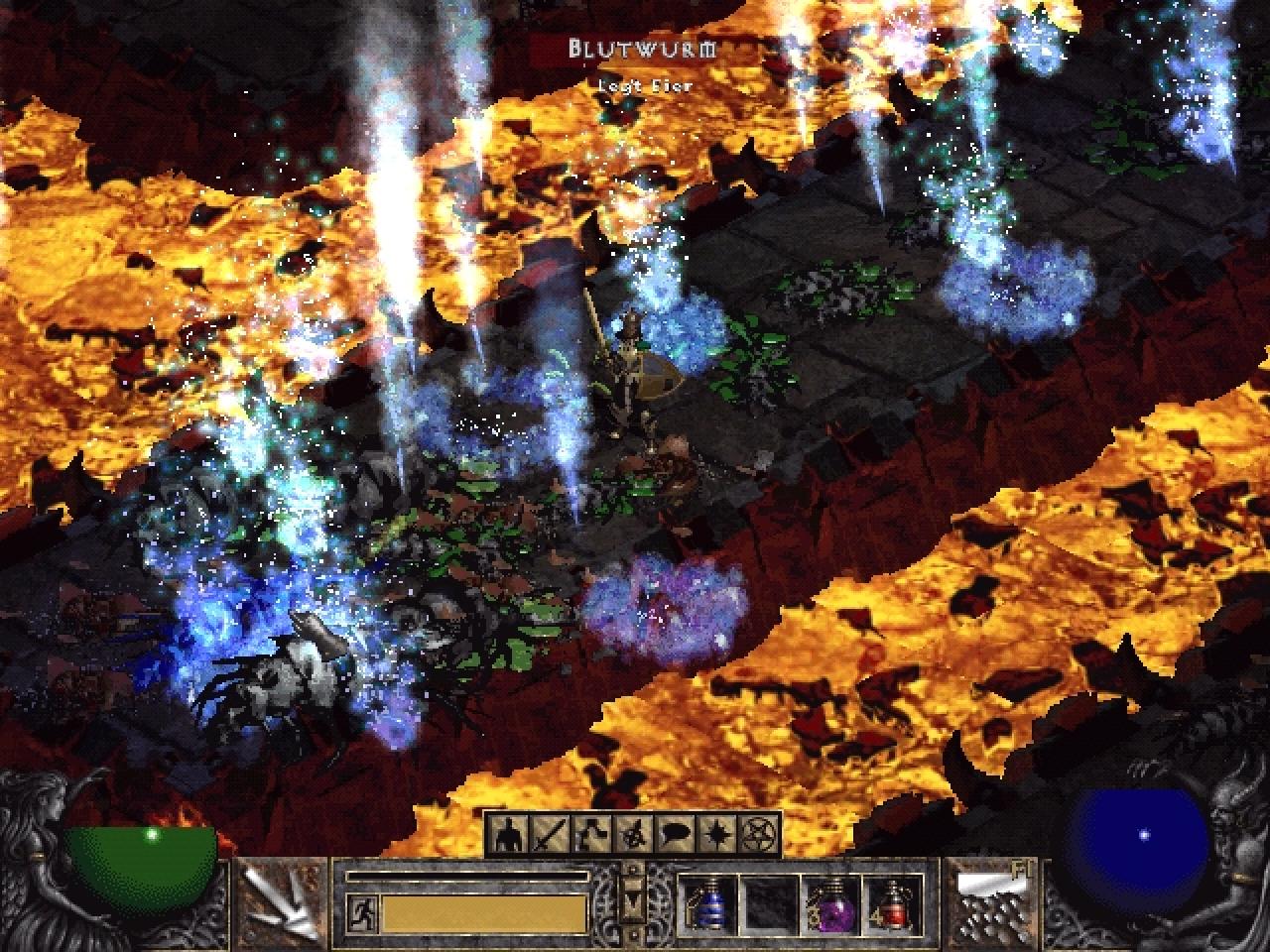 [27/11/2008] In Diablo II kämpft der Spieler wieder gegen den Dämon Diablo, diesmal jedoch in einer deutlich größeren Spielwelt und mit leicht verbesserter Grafik, die allerdings immer noch zweidimensional und auf niedrige Auflösungen beschränkt ist. Auch Diablo II wird ein riesiger Erfolg für Blizzard - vor allem wegen seines Multiplayer-Modus, der auch die kostenlose Online-Plattform Battle.net umfasst. Genau ein Jahr später folgt die Erweiterung Lord of Destruction, im Juni 2008 schließlich kündigt Blizzard Teil 3 der Serie an. 