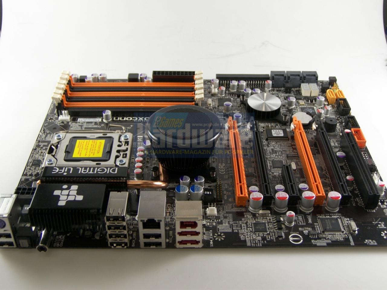 [28/11/2008] Foxconn Renaissance Mainboard, Intel-Chipsatz: X58 (Bild: PCGH) (3)