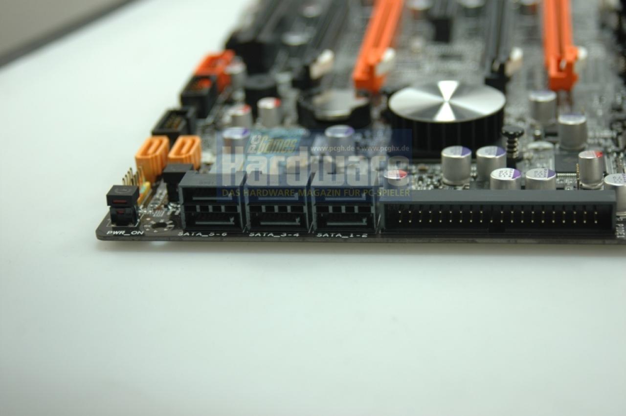 [28/11/2008] Foxconn Renaissance Mainboard, Intel-Chipsatz: X58 (Bild: PCGH) (7)