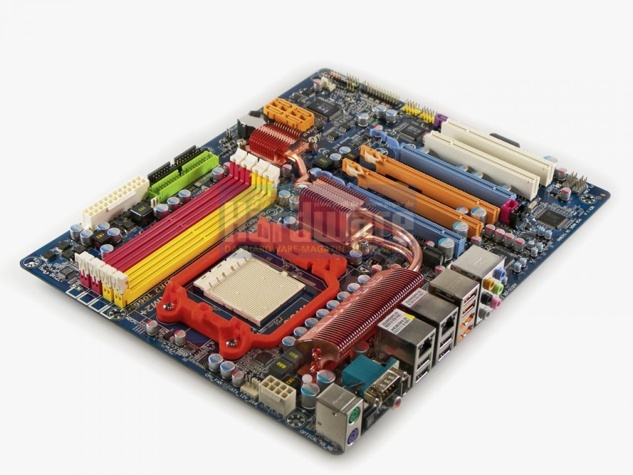 [28/11/2008] Unterstützt bereits den Phenom II: Gigabyte MA790FX-DQ6 (Chipsatz: 790FX, Bild: PCGH)