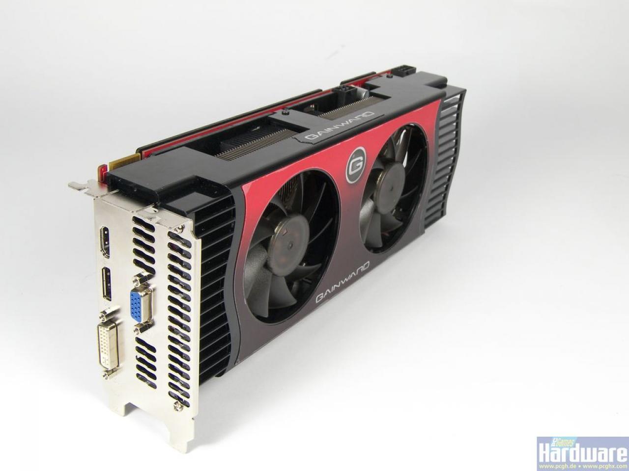 [13/11/2008] Eine HD 4870 X2 von Gainward im eigenen PCB- und Kühlerdesign.