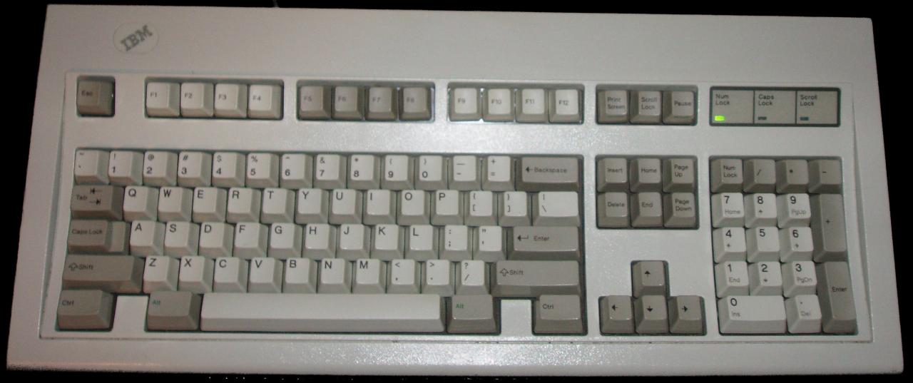 [06/11/2008] Die Mutter der Tastatur wäre hier übertrieben, denn das ist die Schreibmaschine, aber sie sehen schon deutlich: Da ist nicht viel passiert bis auf ein paar Tasten mehr und reichlich Klimbim.