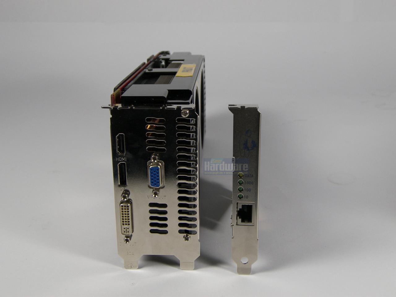 [14/11/2008] Größenvergleich: Palit HD 4870 X2 Revolution 700 mit einer Netzwerkkarte (Bild: PCGH)