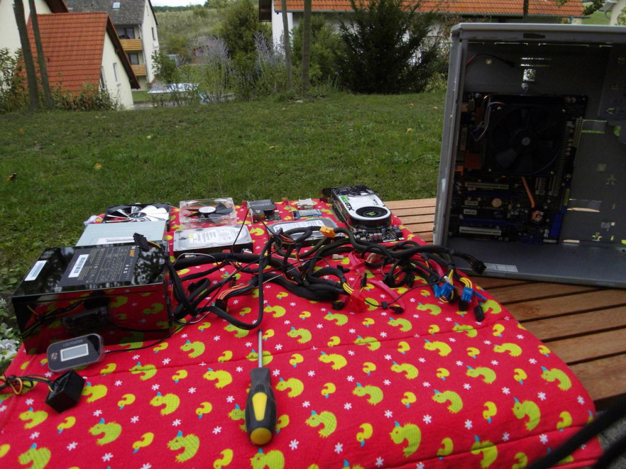 [10/11/2008] L0cke baute die Hardware nacheinander aus.