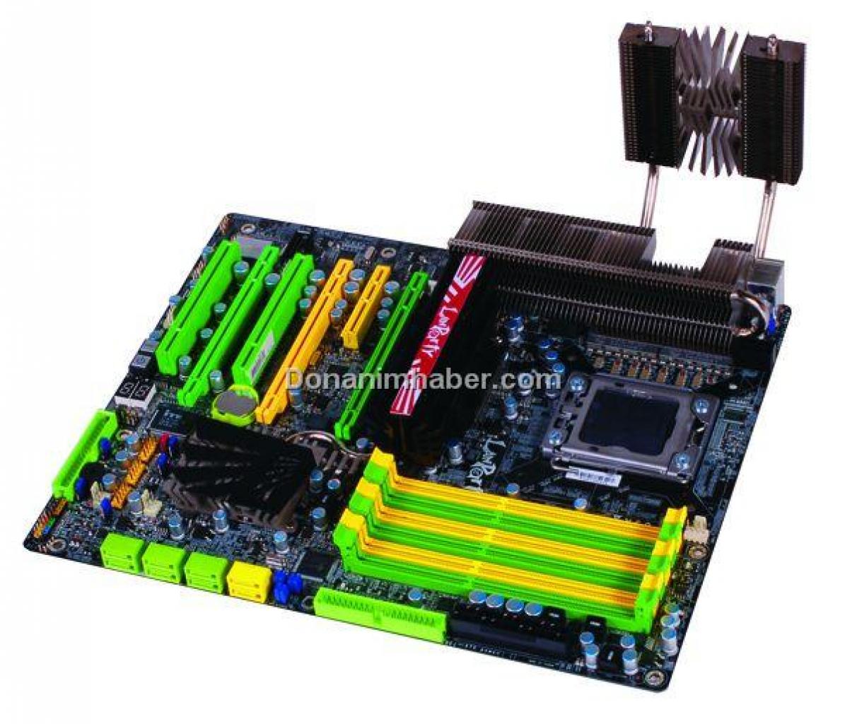 [16/11/2008] Auch DFI bringt mit dem Lanparty UT X58-T3eH8 eine Platine auf X58-Basis an den Start. (Bild: donanimhaber.com)