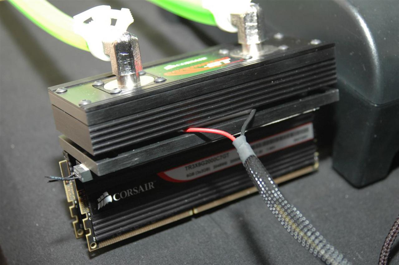 [10/01/2009] Corsair Dominator GT DDR3-RAM mit Peltier-Element (6)