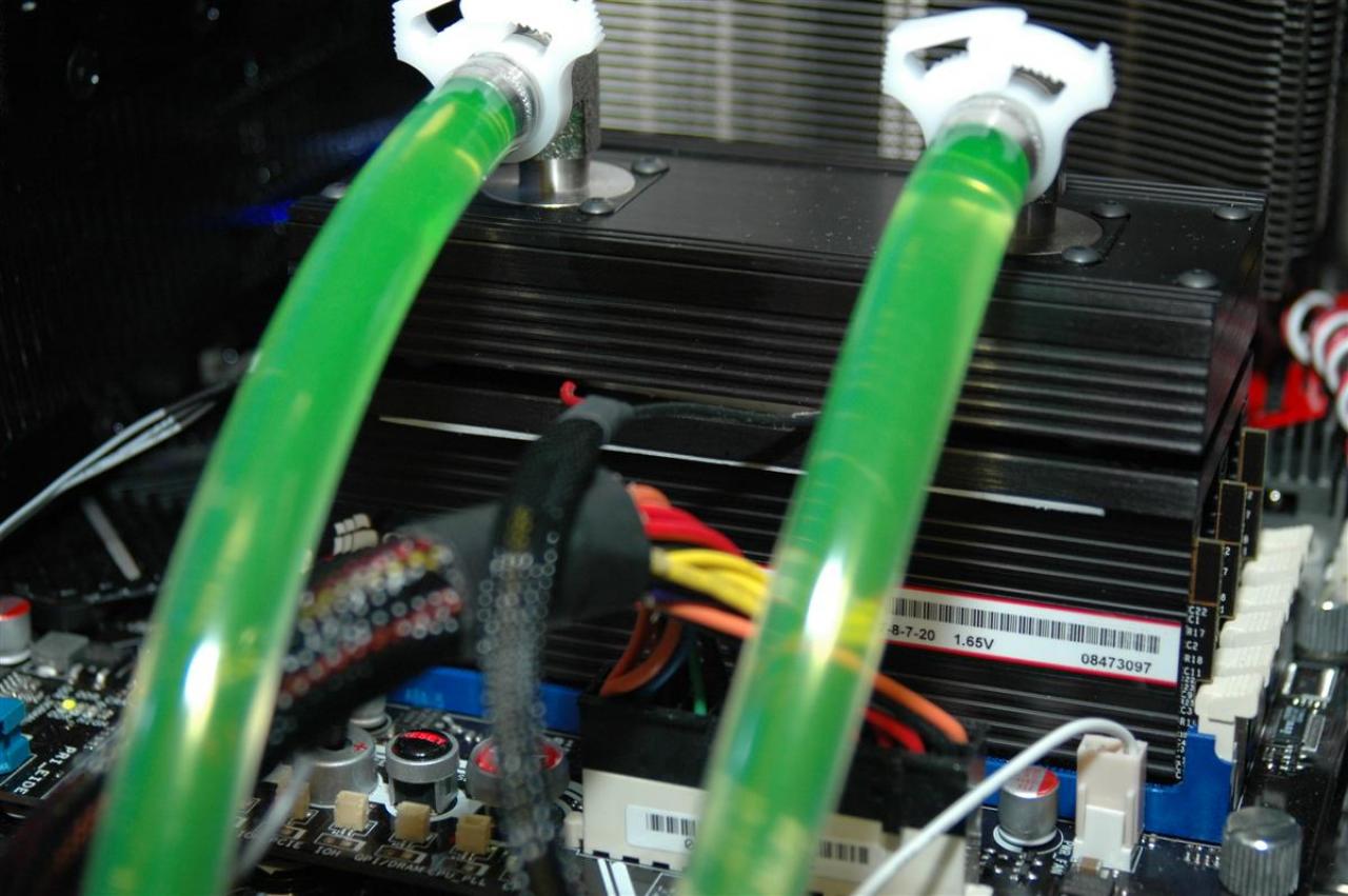 [10/01/2009] Corsair Dominator GT DDR3-RAM mit Peltier-Element (7)
