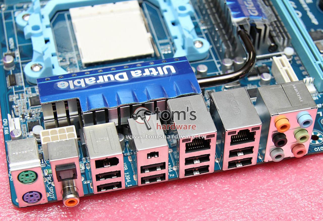 [25/01/2009] Gigabyte GA-MA790FXT-UD5P