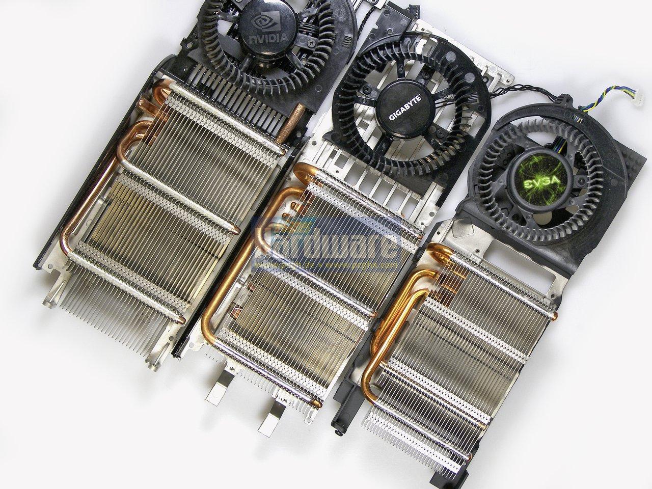 [08/01/2009] Geforce GTX 285: Kühler im Vergleich mit den Modellen der GTX 280 (oben links) und 8800 GTS 512 (unten links)