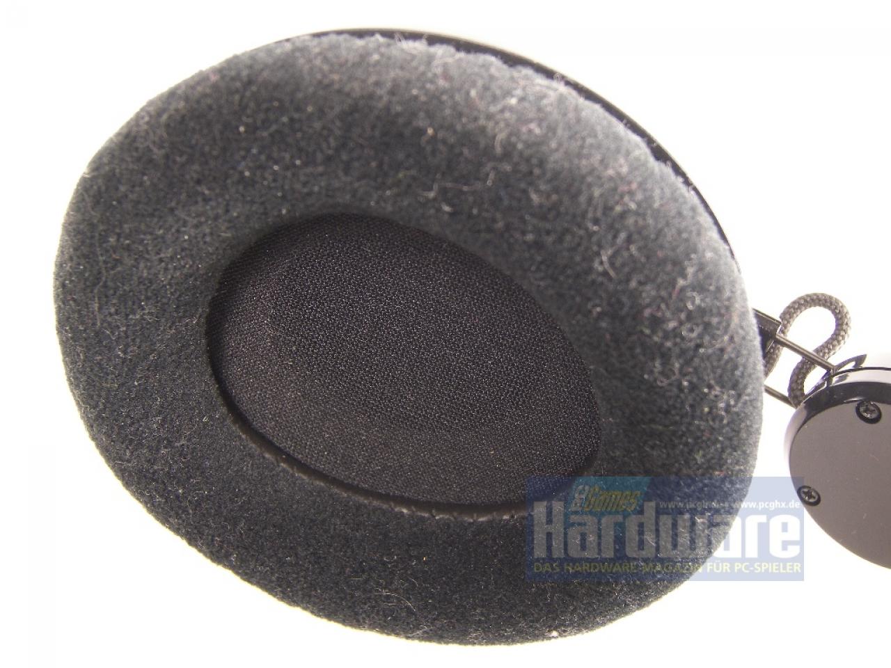 [09/01/2009] Razer Carcharias: Auf den Hörmuscheln befindet sich eine weiche Velours-Beschichtung.