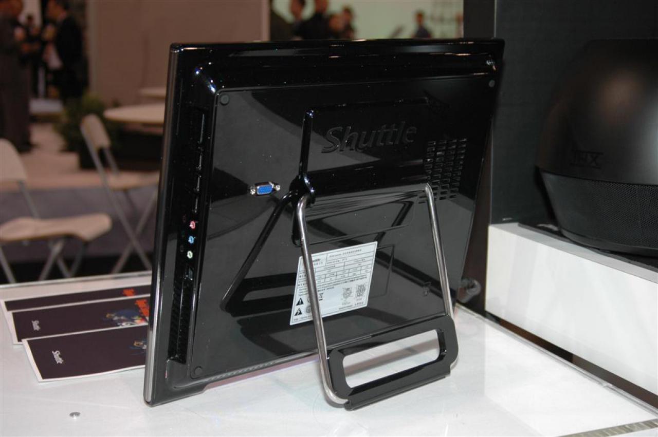 [10/01/2009] Shuttle: Neues LCD (2)