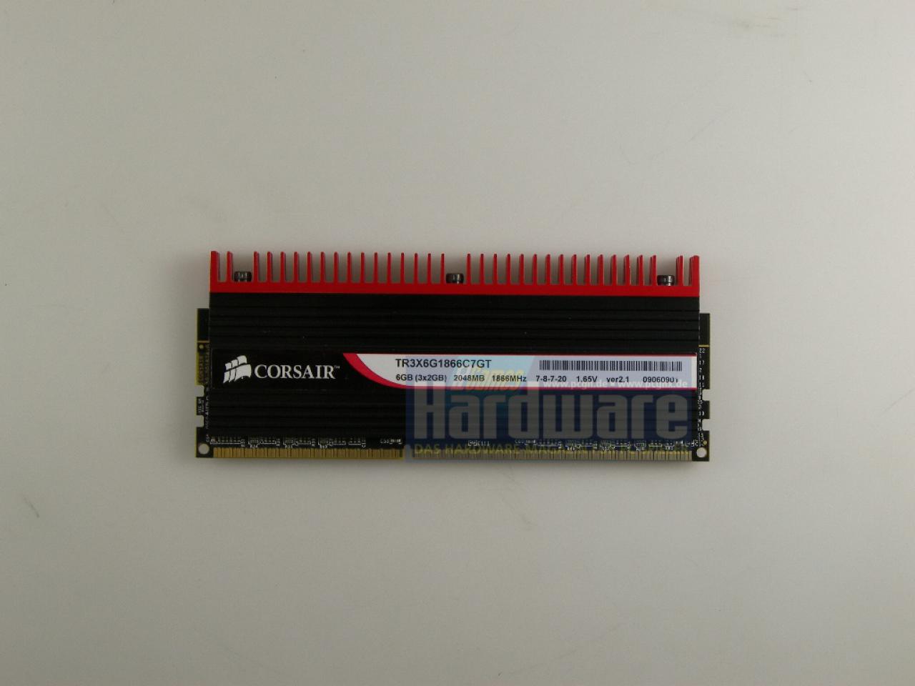 [27/02/2009] Corsair TR3X6G1866C7GT (3 x 2.048 MiByte DDR3-1866)