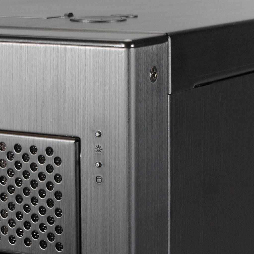 [04/02/2009] Lian Li PC-A06F (2)