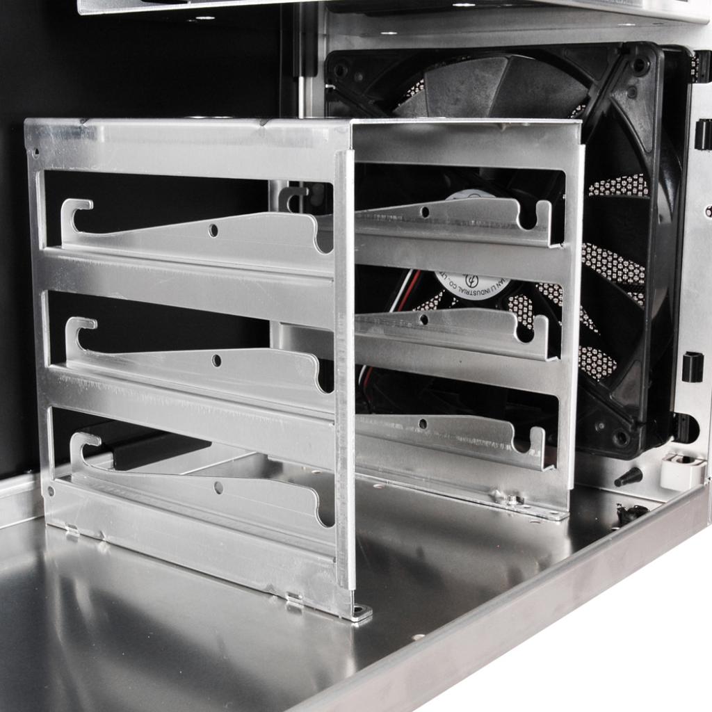 [04/02/2009] Lian Li PC-A06F (10)