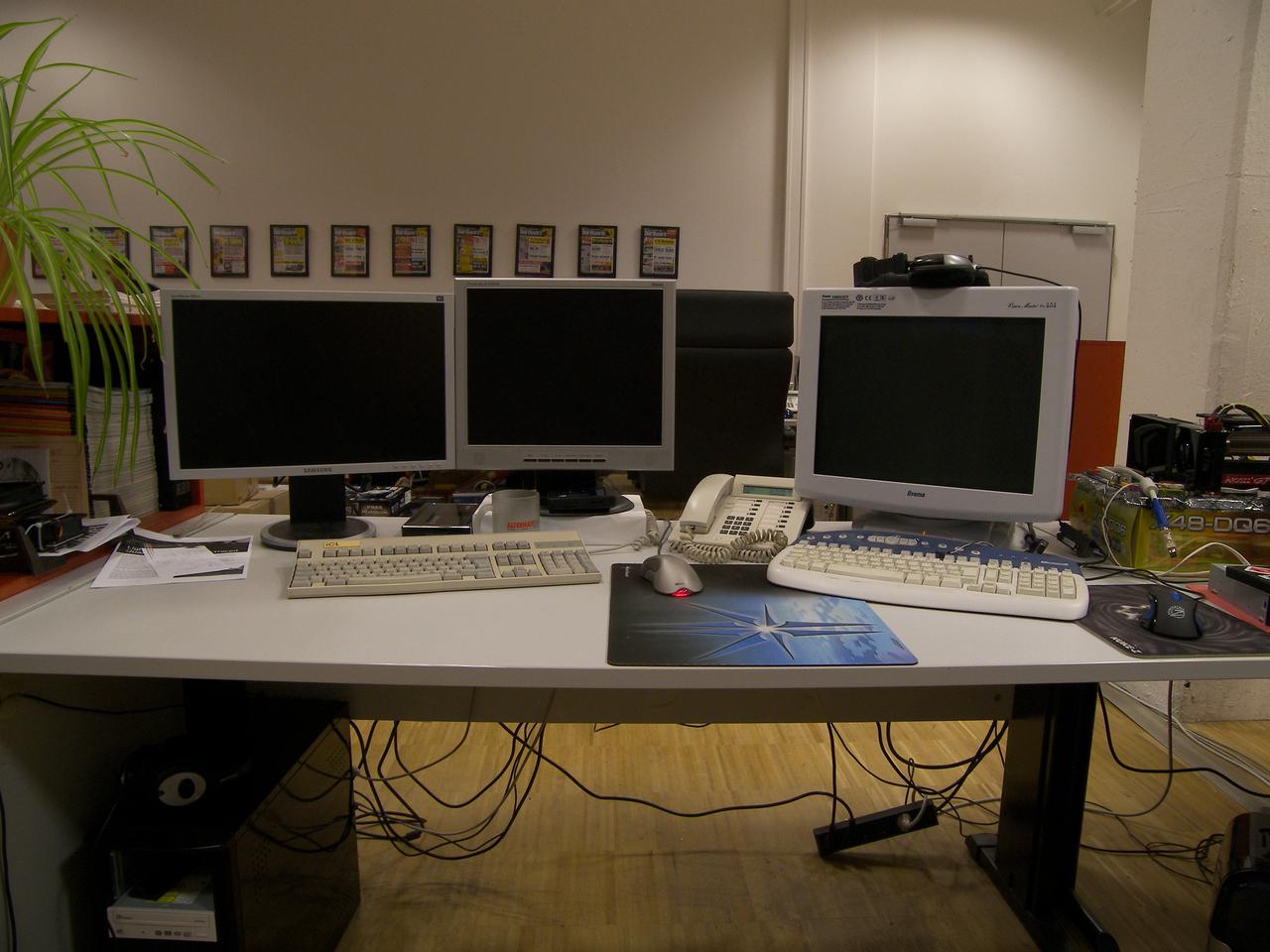 [06/02/2009] Schreibtische der PC-Games-Hardware-Redakteure: Carsten Spille