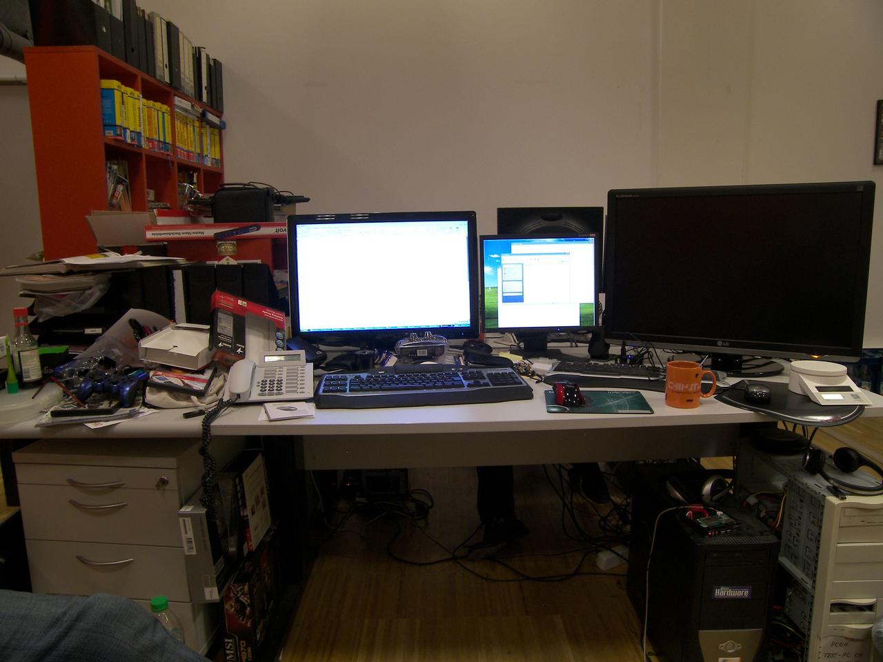 [06/02/2009] Schreibtische der PC-Games-Hardware-Redakteure: Manuel Schulz