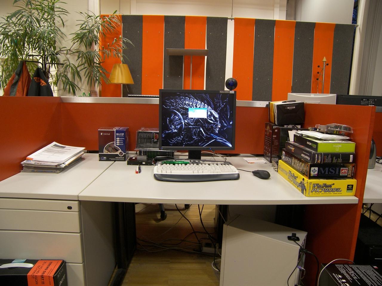 [06/02/2009] Schreibtische der PC-Games-Hardware-Redakteure: Stephan Wilke