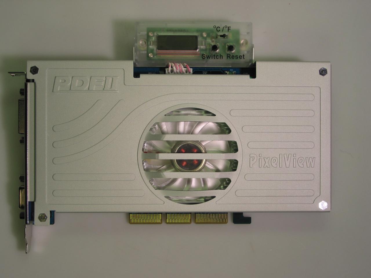 [10/02/2009] Pixelview FX 5900 XT Golden Limited: Eine Geforce FX 5900 XT ist langweilig, zusammen mit dem PDF2 aber ungewöhnlich. Das ausklappbare blau beleuchtete Panel erlaubte es, die Lüfterdrehzahl zu justieren.