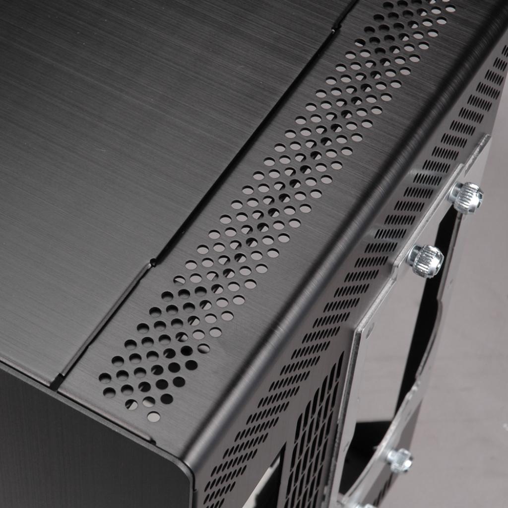 [13/02/2009] Lian Li PC-Q07 (5)