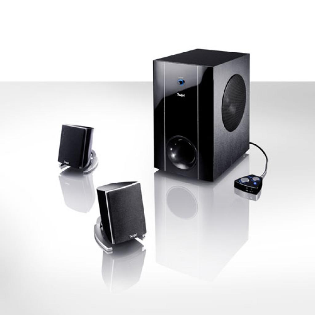 [04/03/2009] Das Concept C 200 und C100 verfügen über eine integrierte USB-Soundkarte sowie eine Tischfernbedienung.