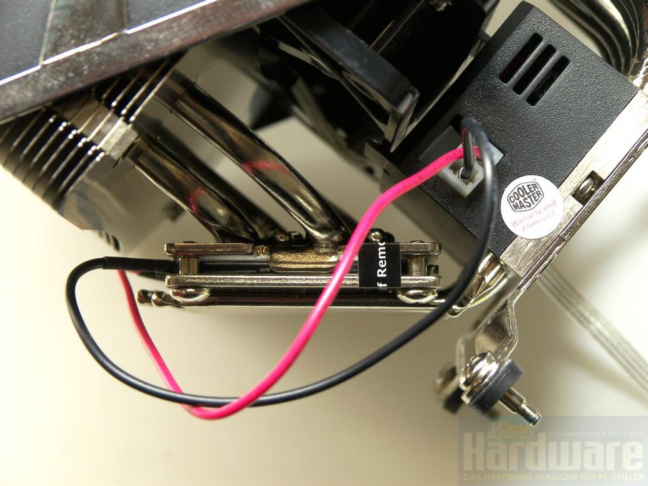 [23/03/2009] Cooler Master V10 - hier sitzt das Peltier-Element