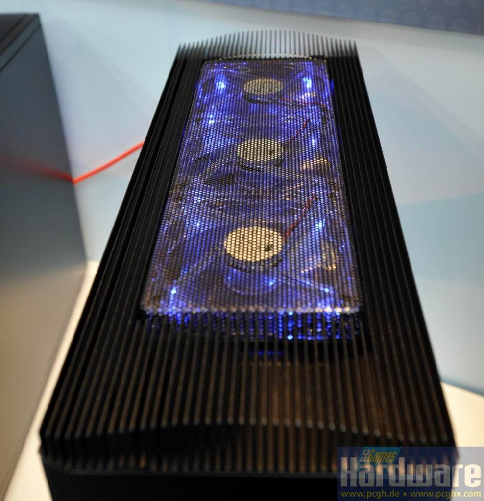 [04/03/2009] Asus Vento TA-U2 (3)