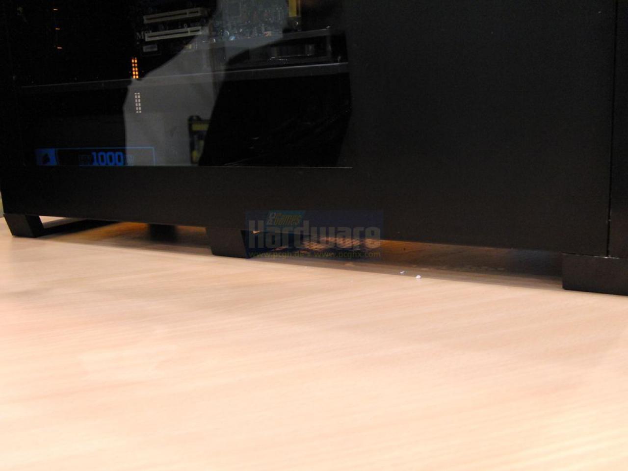 [02/03/2009] Corsair Full Tower Case Preview - PC Games Hardware zeigt erste Bilder (6)