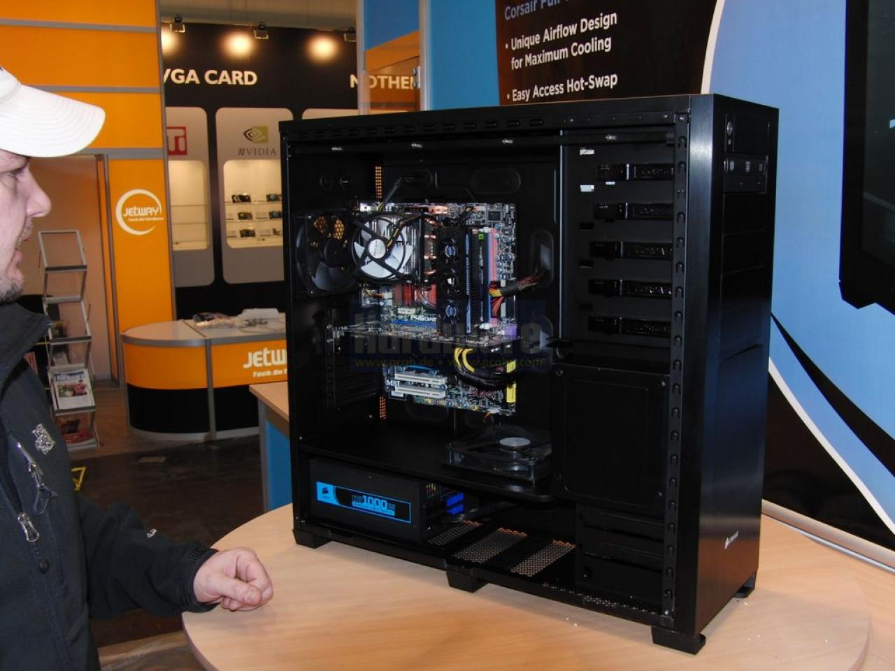 [02/03/2009] Corsair Full Tower Case Preview - PC Games Hardware zeigt erste Bilder (8)