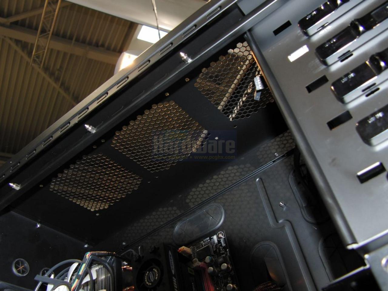 [02/03/2009] Corsair Full Tower Case Preview - PC Games Hardware zeigt erste Bilder (11)