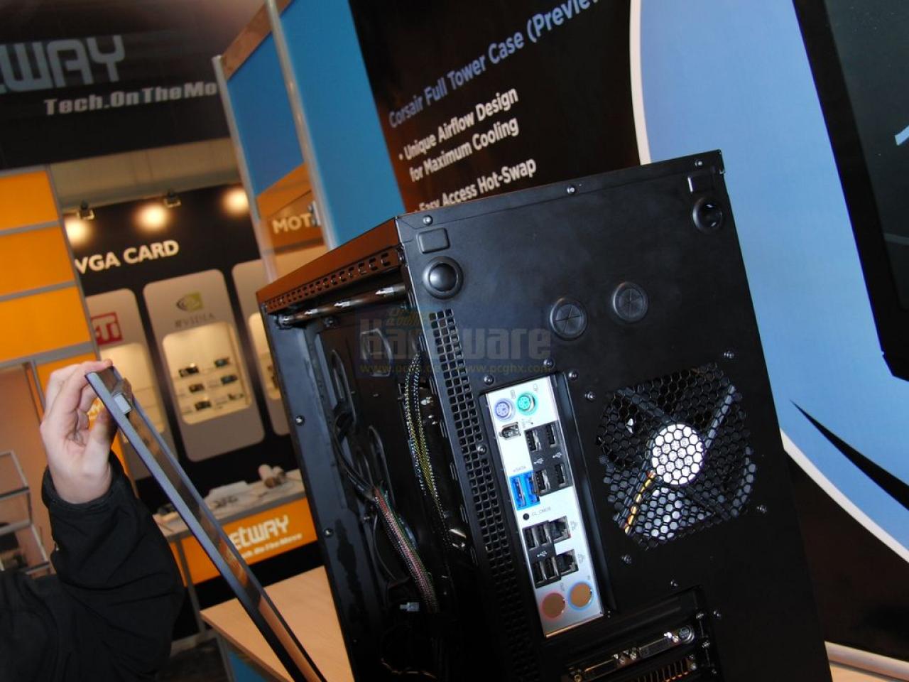 [02/03/2009] Corsair Full Tower Case Preview - PC Games Hardware zeigt erste Bilder (12)
