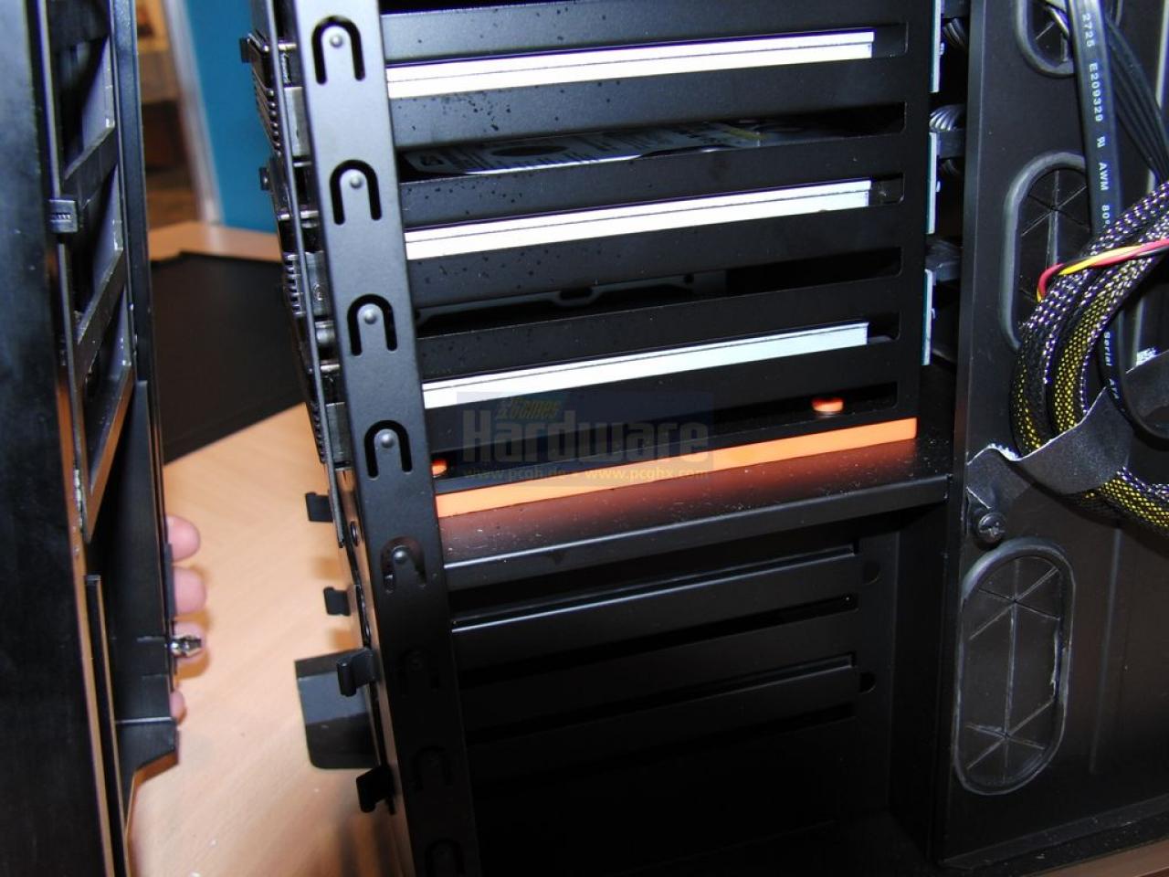 [02/03/2009] Corsair Full Tower Case Preview - PC Games Hardware zeigt erste Bilder (16)