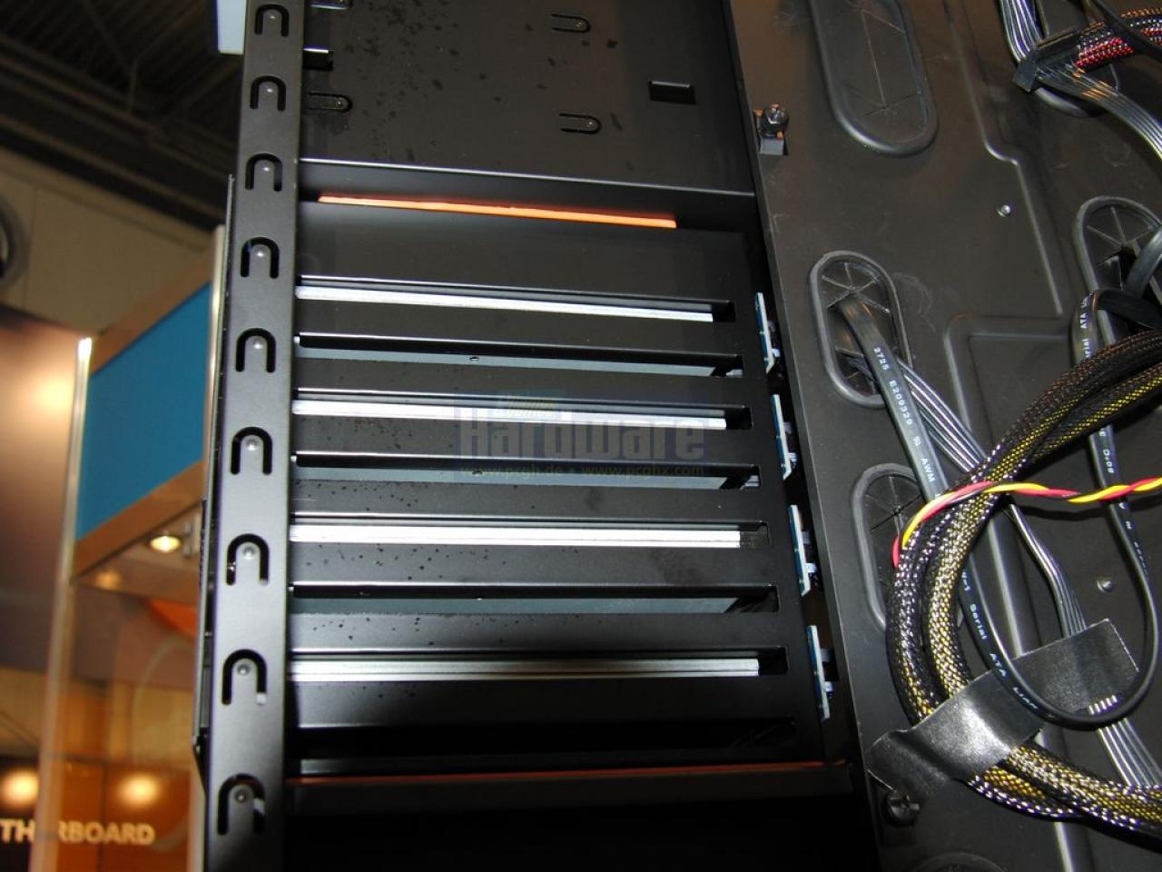 [02/03/2009] Corsair Full Tower Case Preview - PC Games Hardware zeigt erste Bilder (17)
