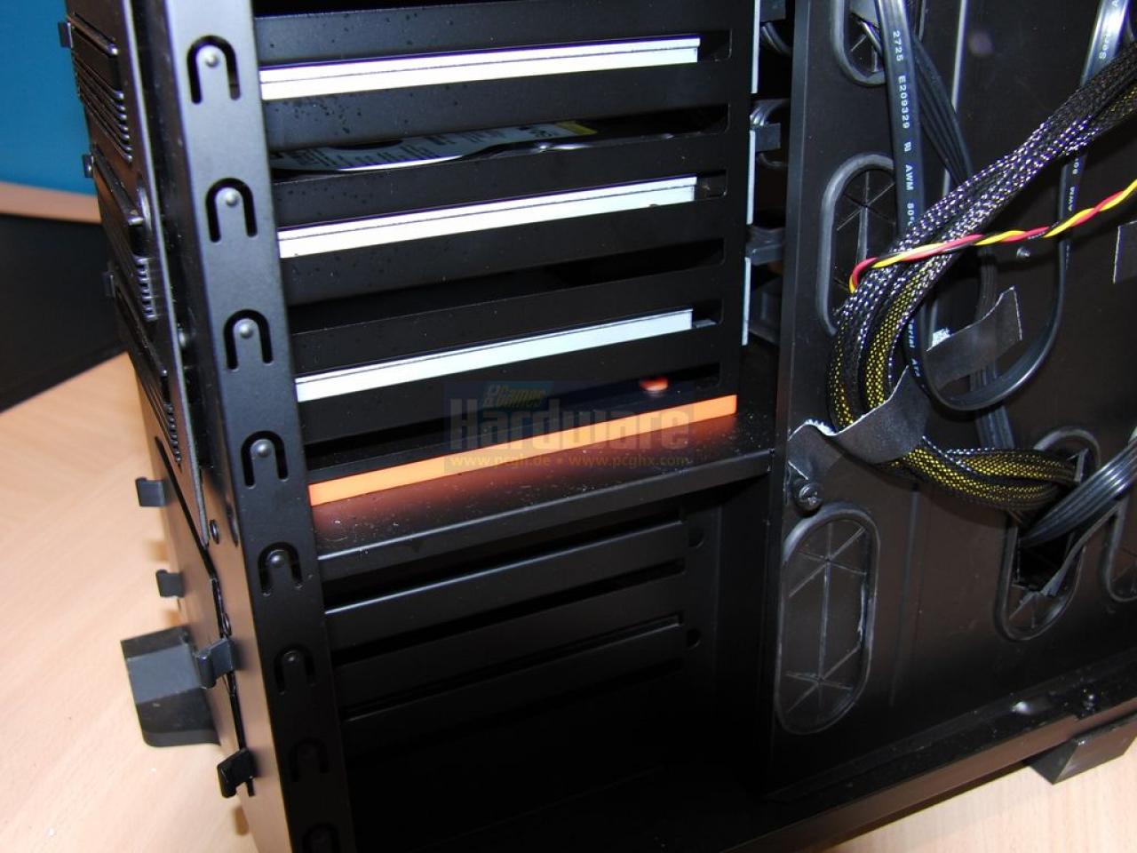 [02/03/2009] Corsair Full Tower Case Preview - PC Games Hardware zeigt erste Bilder (18)