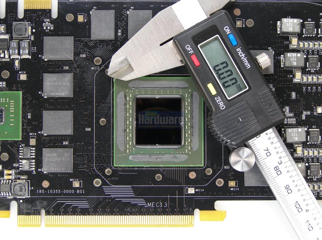 [24/03/2009] Chipgrößen im Vergleich: G80 (90nm) mit dem digitalen Meßschieber nachgemessen.