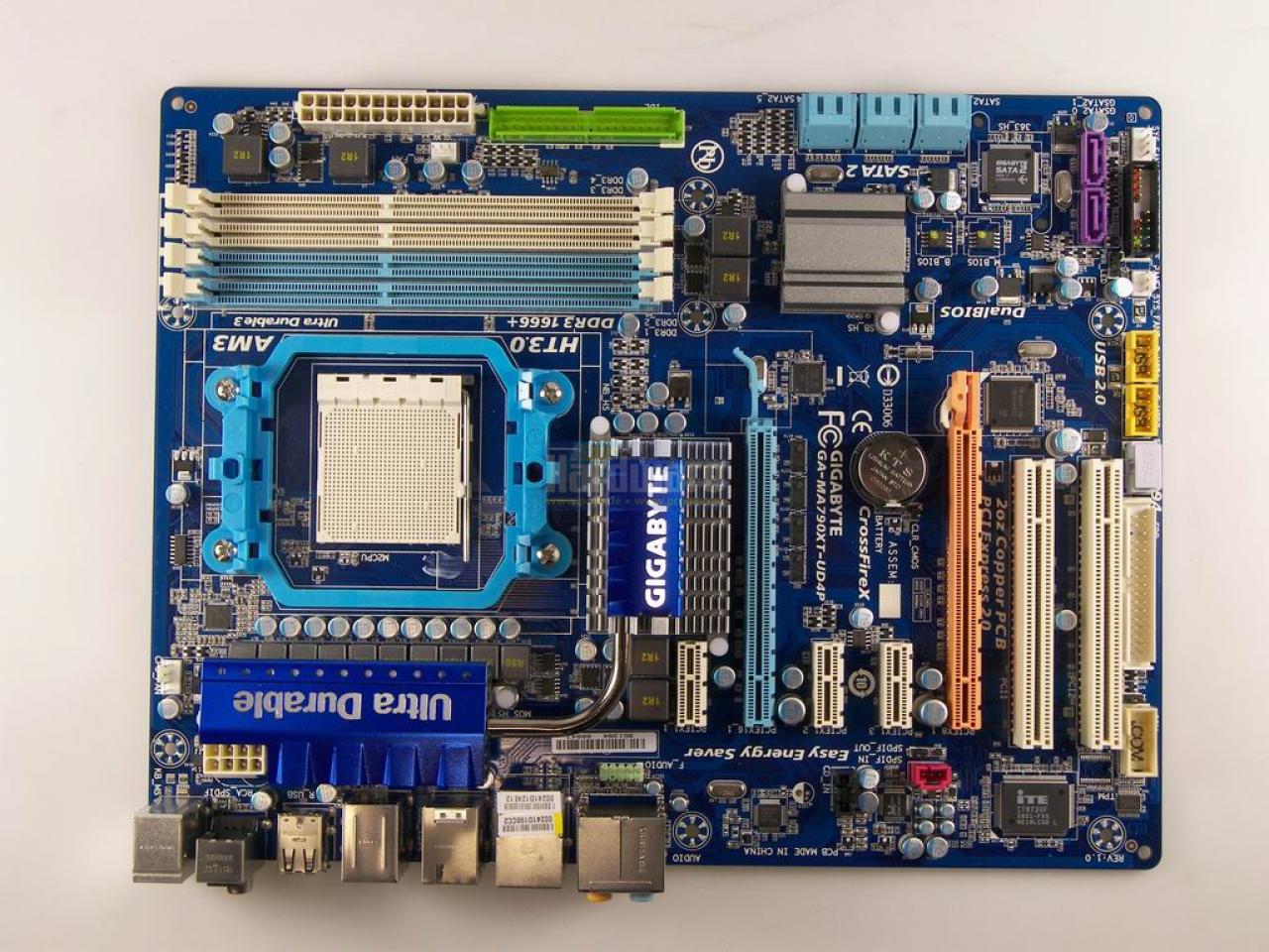 [19/03/2009] Gigabyte MA790XT-UD4P