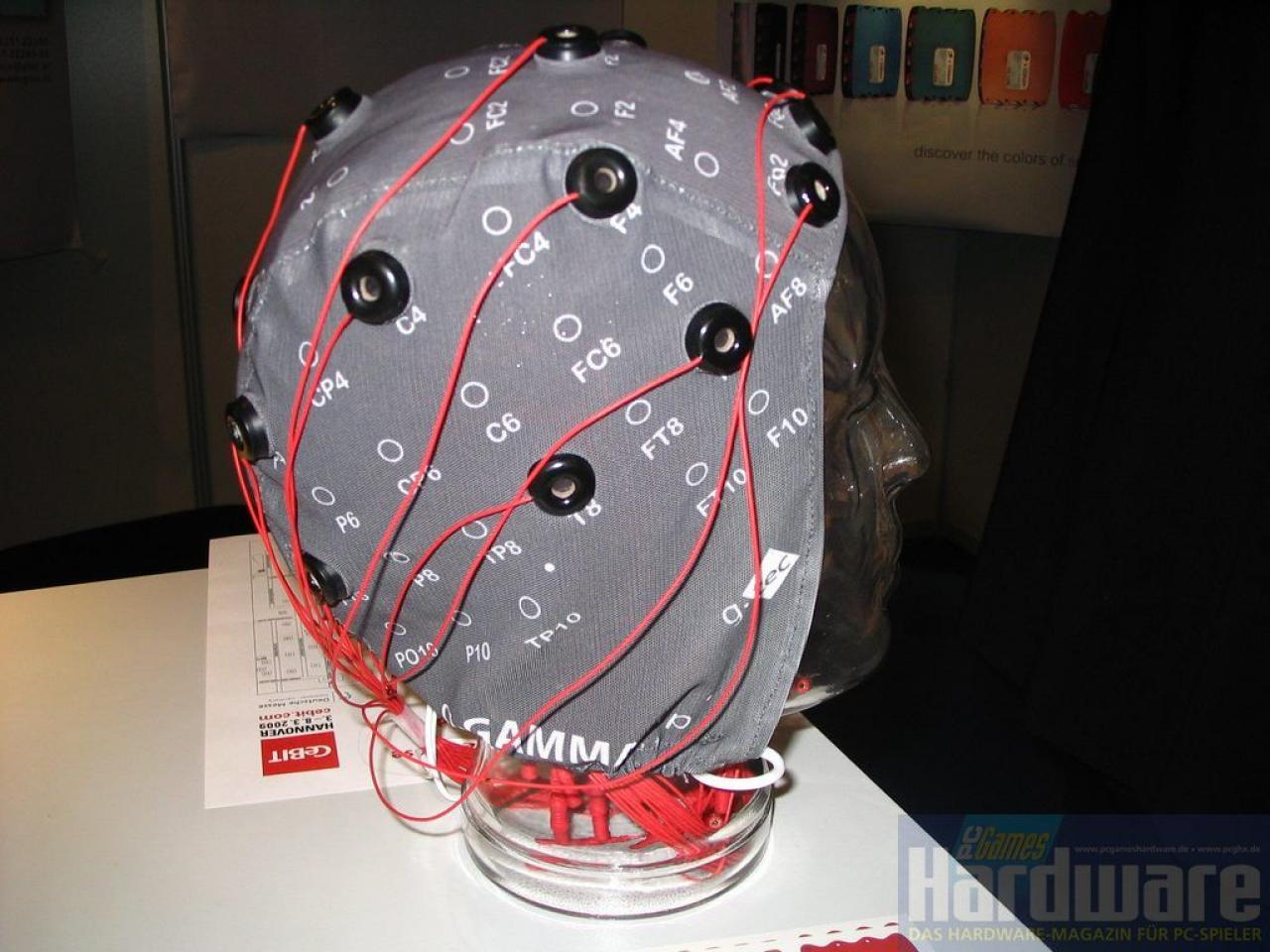 [05/03/2009] Brain-Computer Interface: Die Sensoren für die Hirnstrommessung am Modell