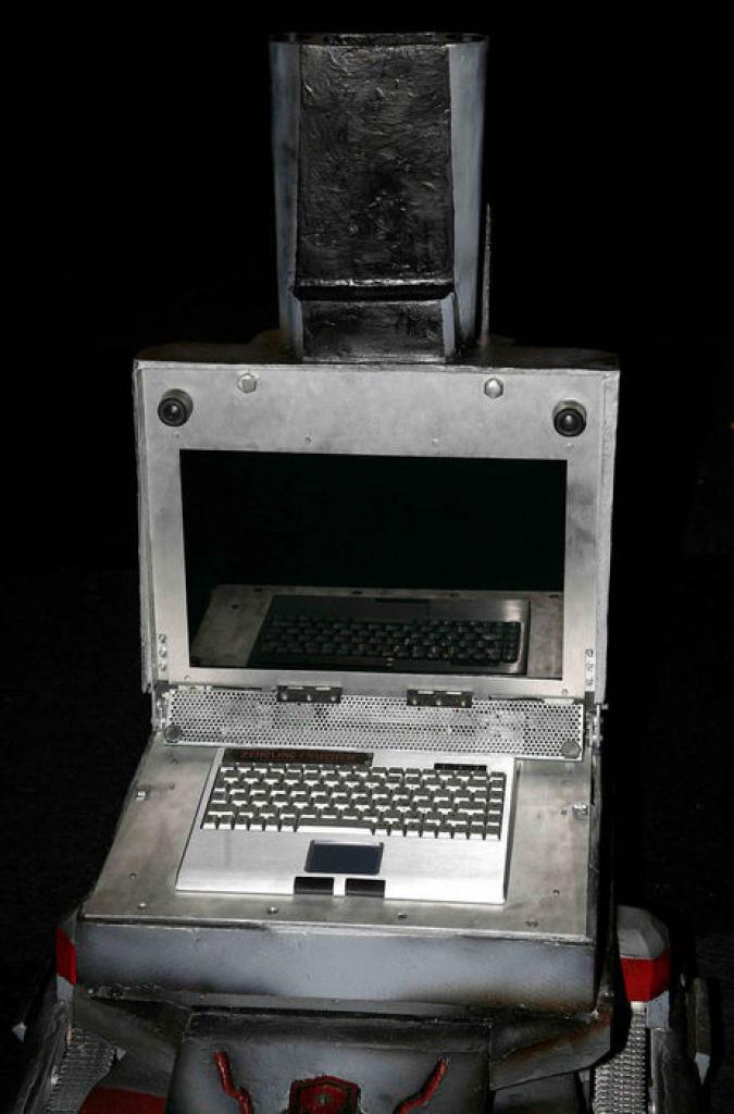 [13/03/2009] Kai Recklies Christian Lange: Belagerungspanzer aus Starcraft 2 für Intel Centrino Modding (14)